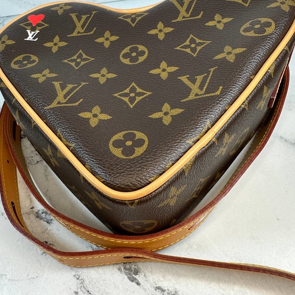 Louis Vuitton Heart bag Sac Coeur Game On Monogram Crossbody LV Rare Limited Ed - Picture 3 of 14